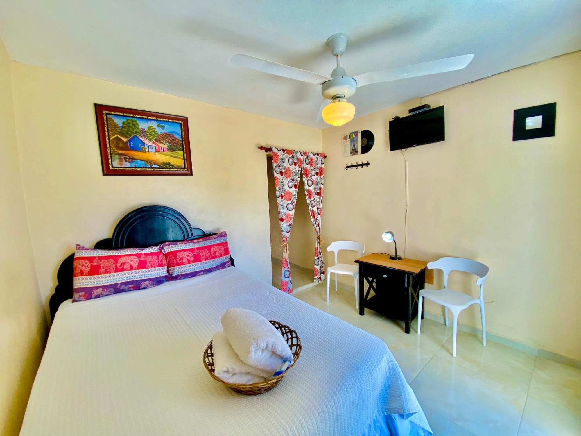 El Patio Azul Hotel Constanza Bilik gambar